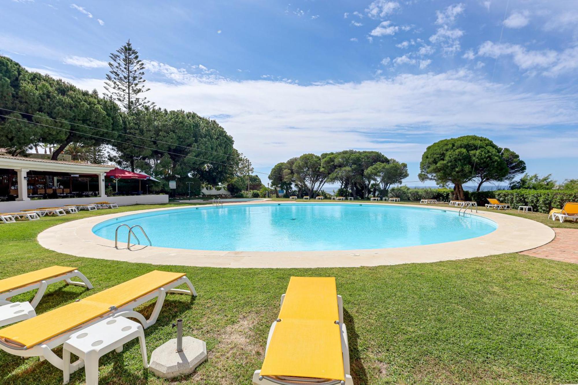 Apartment With 2 Bedrooms, 2M To The Beach Armação de Pêra Eksteriør billede