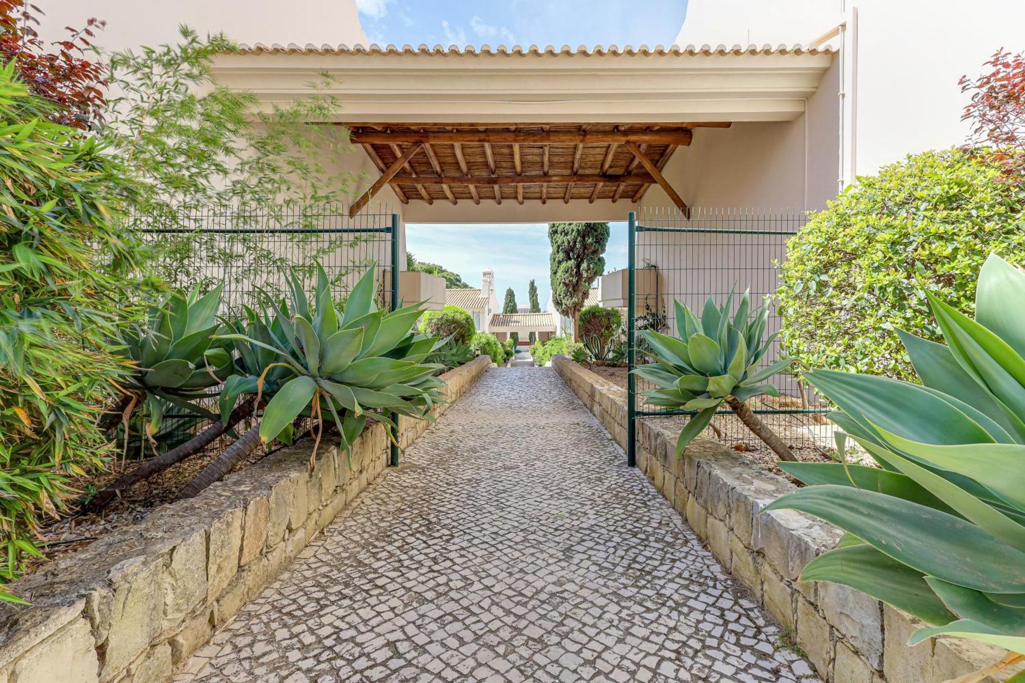 Apartment With 2 Bedrooms, 2M To The Beach Armação de Pêra Eksteriør billede