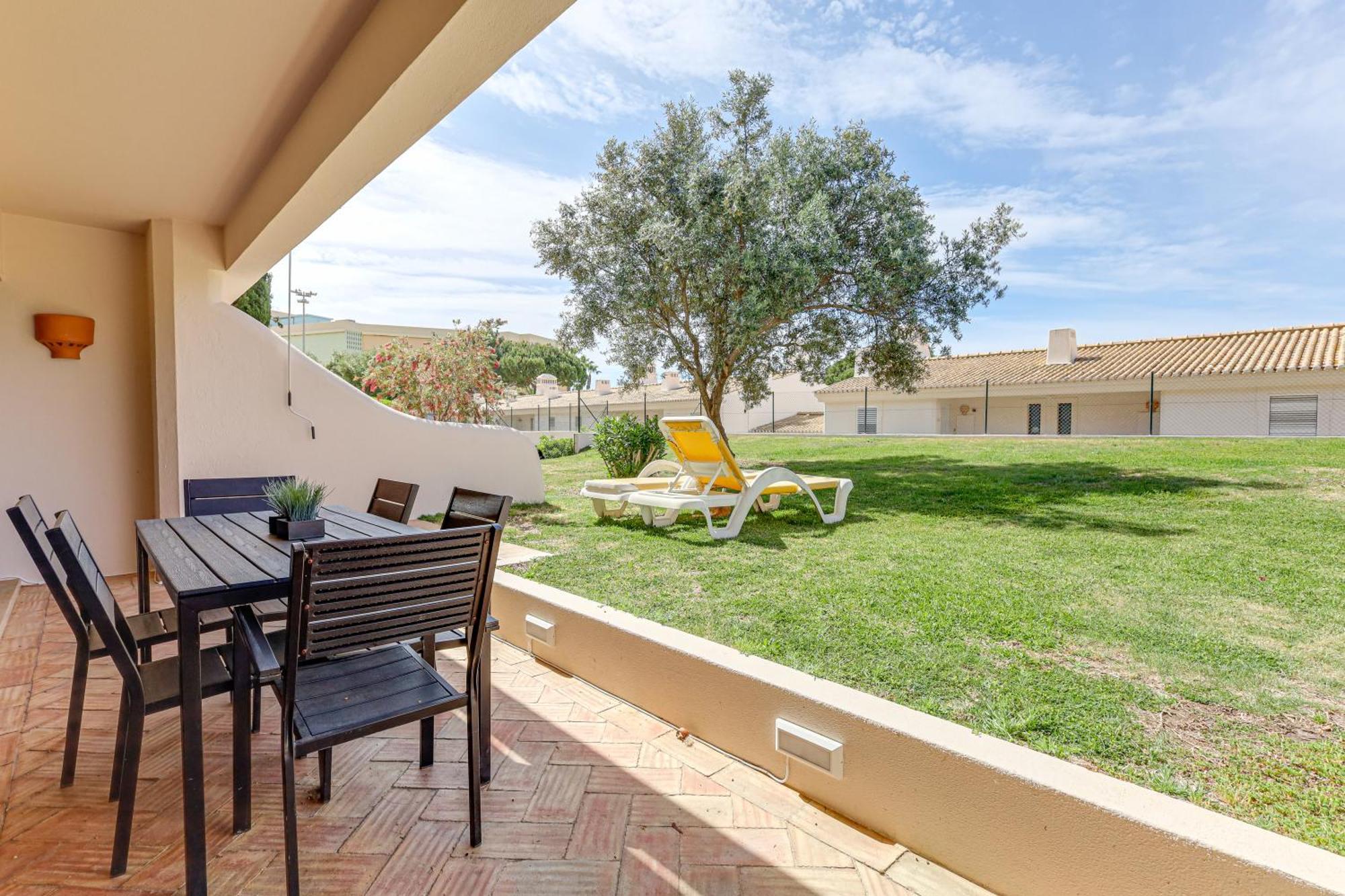Apartment With 2 Bedrooms, 2M To The Beach Armação de Pêra Eksteriør billede