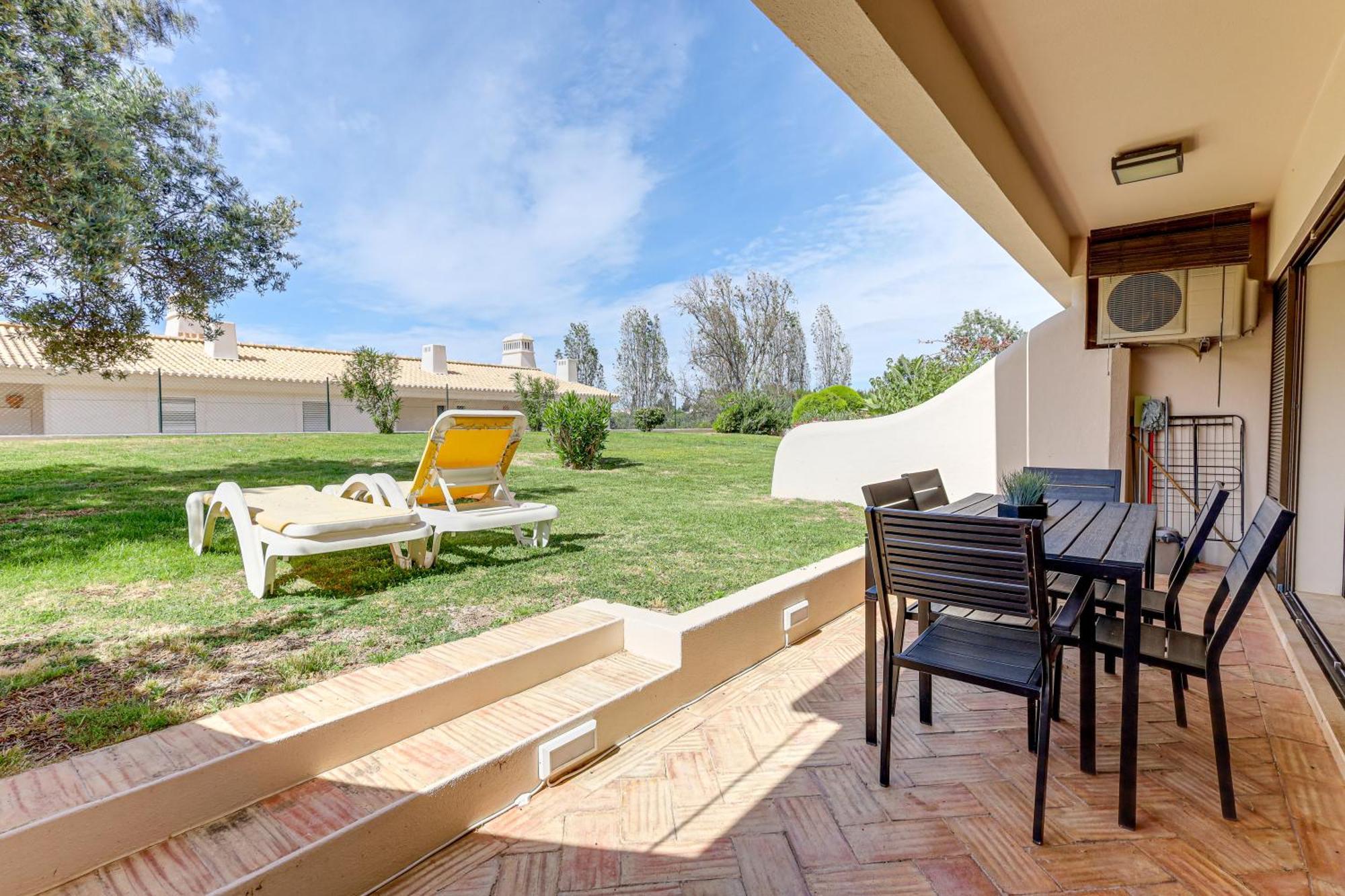 Apartment With 2 Bedrooms, 2M To The Beach Armação de Pêra Eksteriør billede