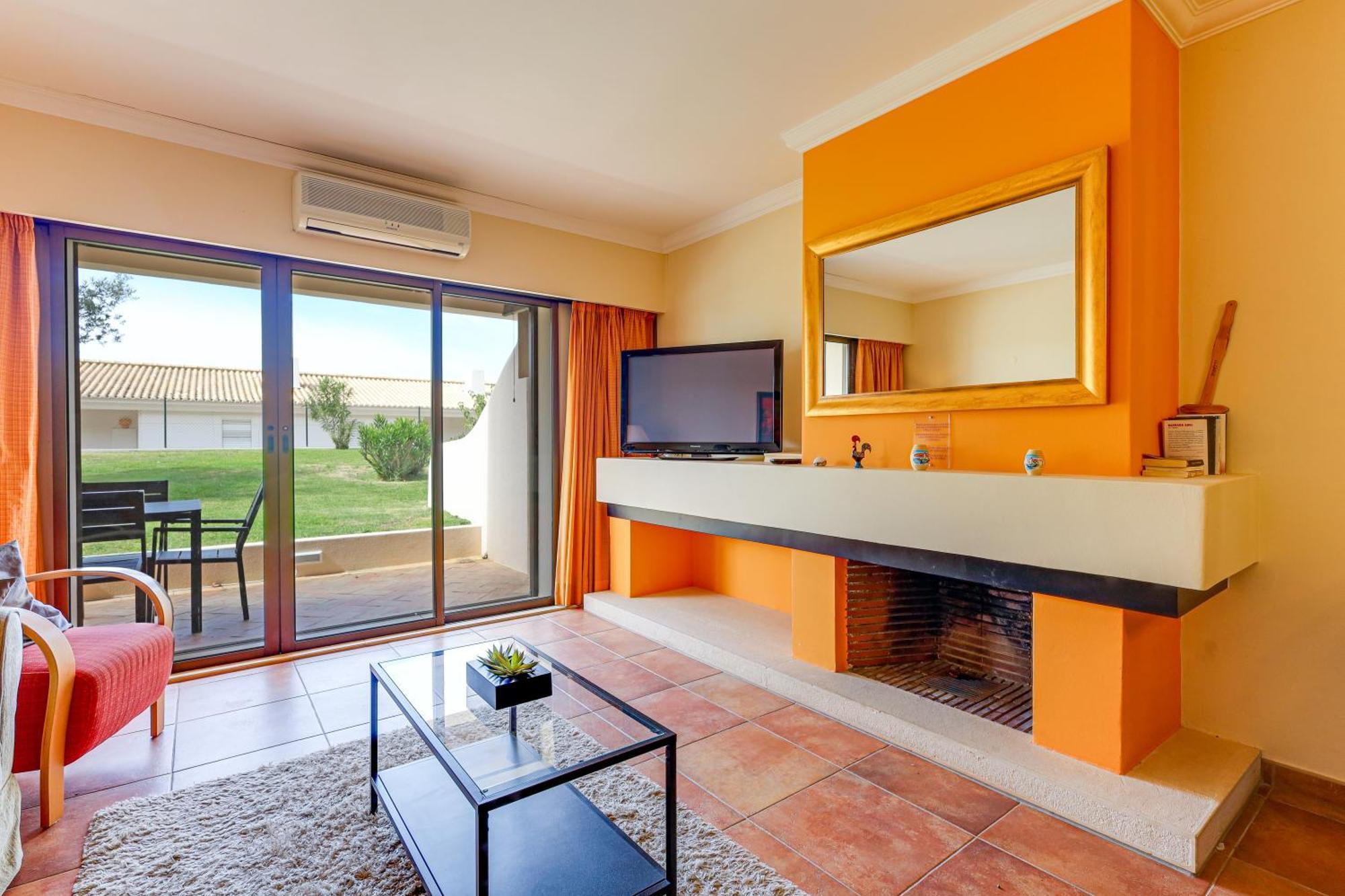 Apartment With 2 Bedrooms, 2M To The Beach Armação de Pêra Eksteriør billede