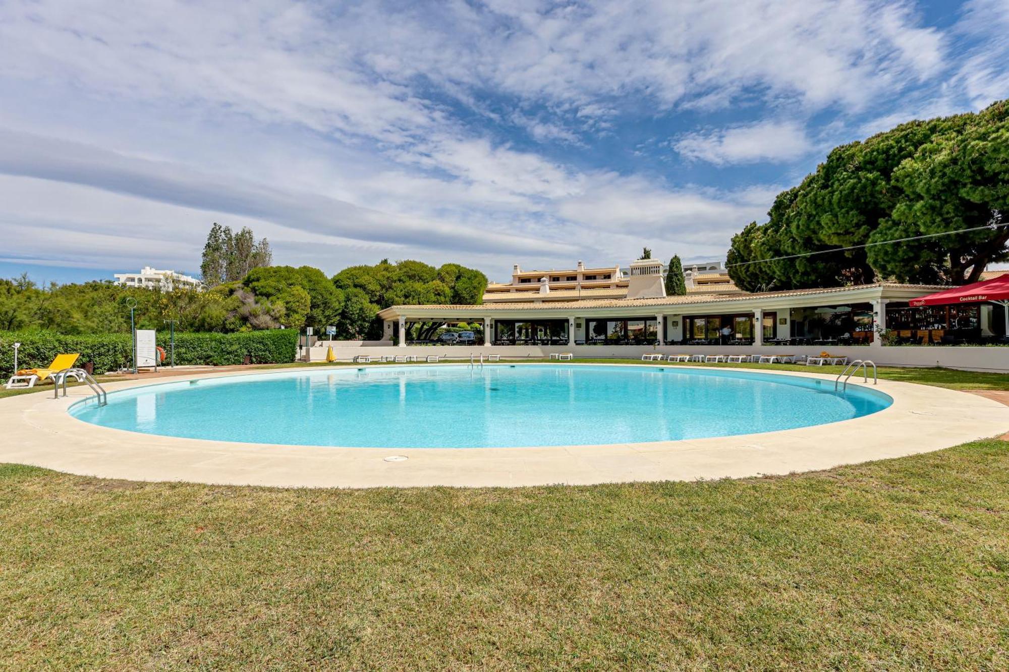 Apartment With 2 Bedrooms, 2M To The Beach Armação de Pêra Eksteriør billede
